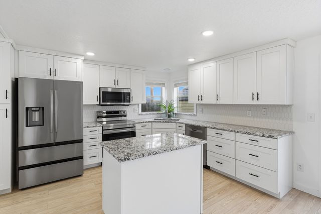 51281 Riley Lane, La Pine, OR 97739