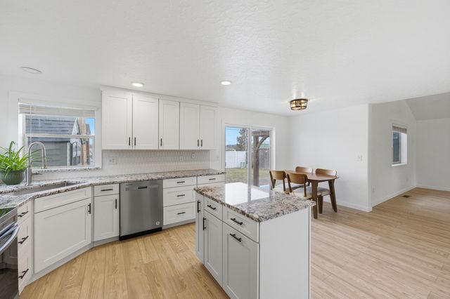 51281 Riley Lane, La Pine, OR 97739