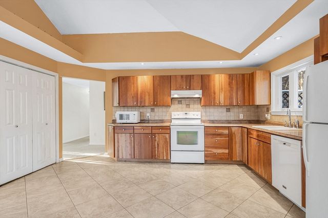 9 John Gilbert Rd, West Brookfield, MA 01585