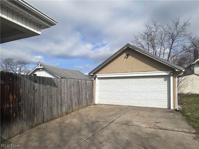 114 Townsend Avenue, Girard, OH 44420