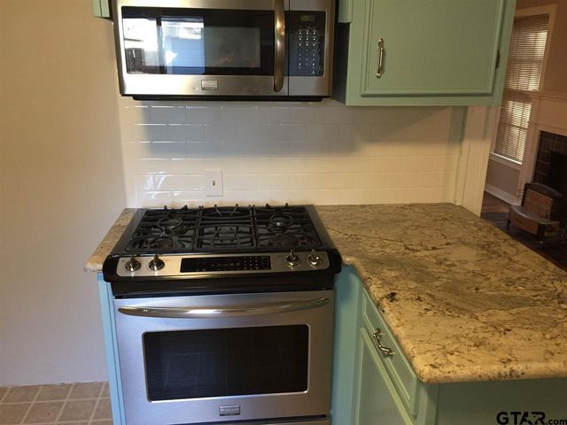 1905 Henderson, Tyler, TX 75701