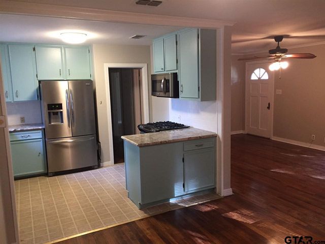 1905 Henderson, Tyler, TX 75701