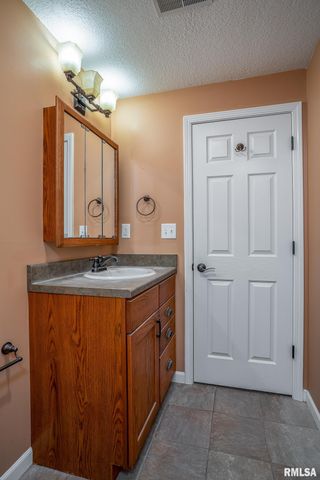 4126 CHARLES Court, Bettendorf, IA 52722