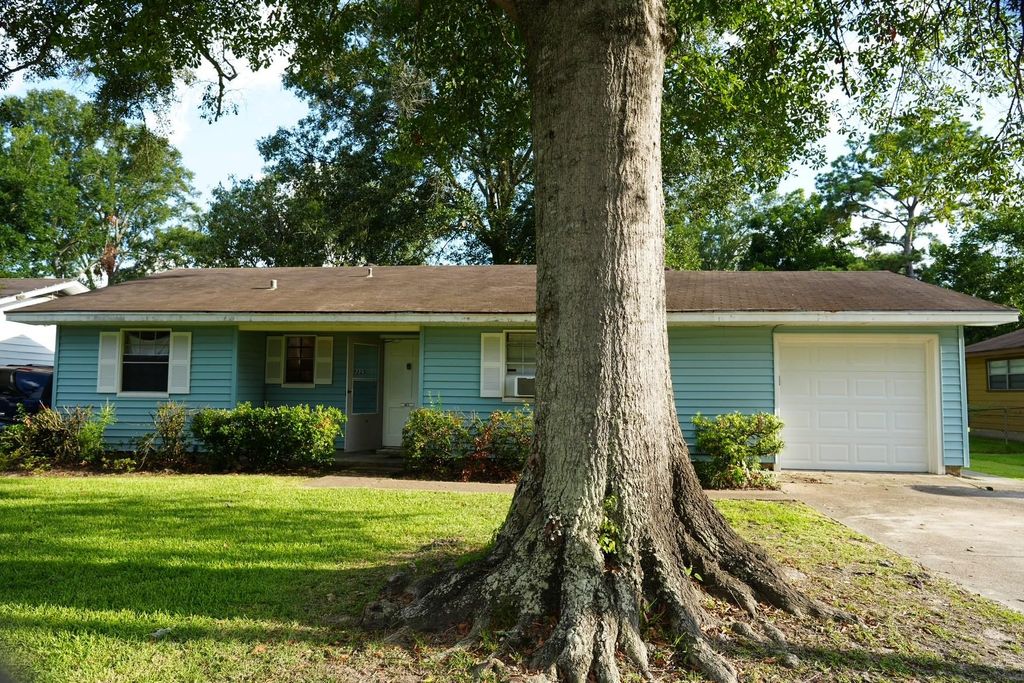 9225 Mclean Street, Beaumont, TX 77707