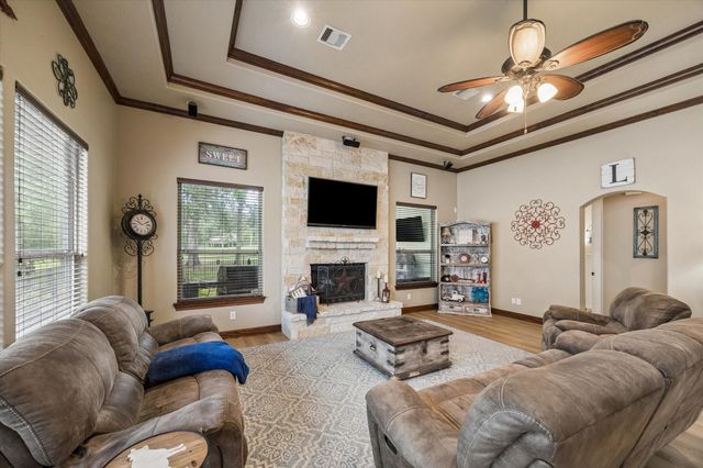 514 Pinehurst Drive, New Ulm, TX 78950