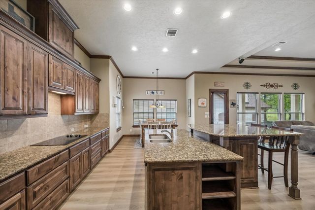 514 Pinehurst Drive, New Ulm, TX 78950