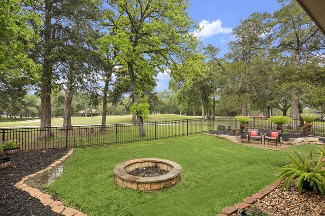 514 Pinehurst Drive, New Ulm, TX 78950