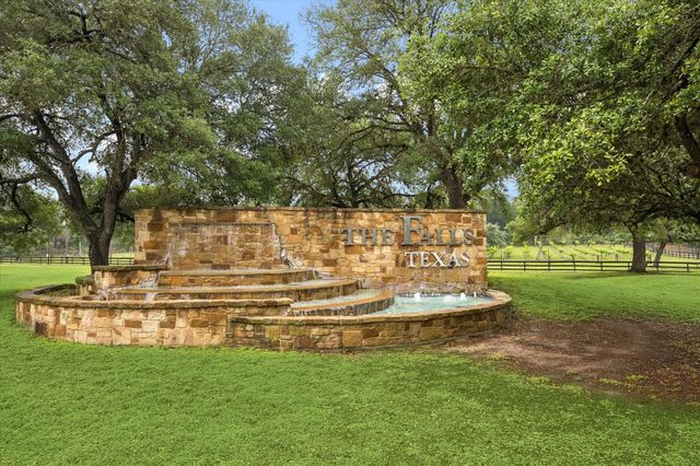 514 Pinehurst Drive, New Ulm, TX 78950