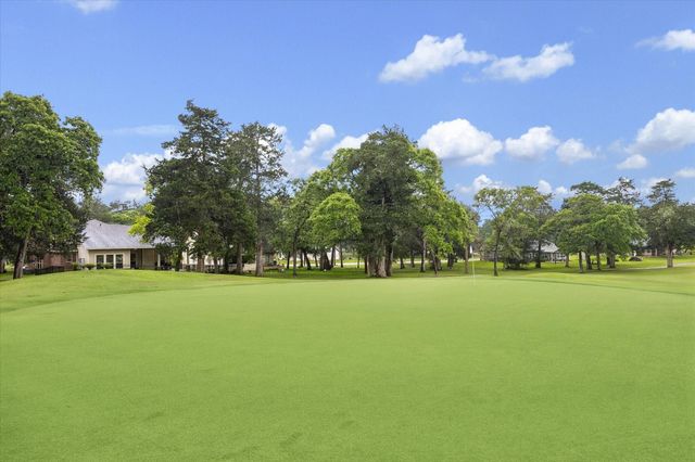 514 Pinehurst Drive, New Ulm, TX 78950