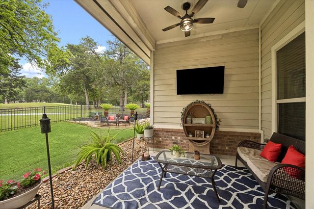 514 Pinehurst Drive, New Ulm, TX 78950