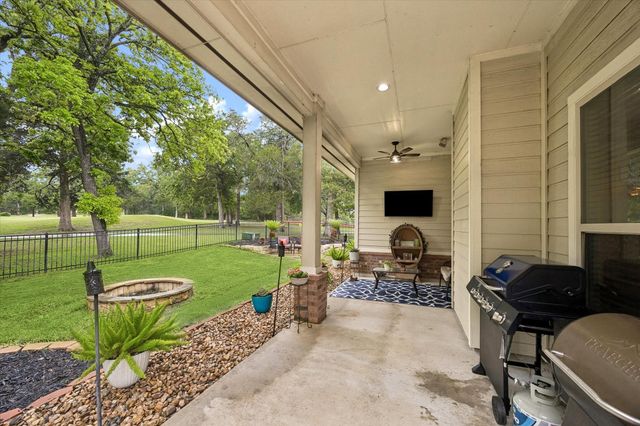 514 Pinehurst Drive, New Ulm, TX 78950