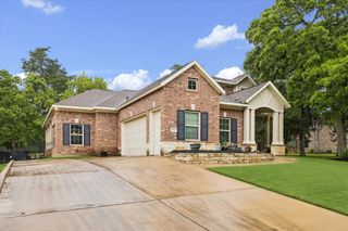514 Pinehurst Drive, New Ulm, TX 78950