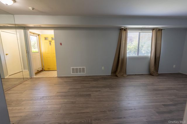 115 Pointe Circle S 115, Coram, NY 11727