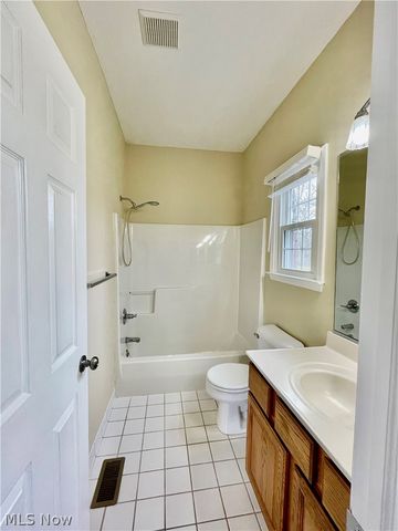 8820 Chaucer Boulevard, Broadview Heights, OH 44147