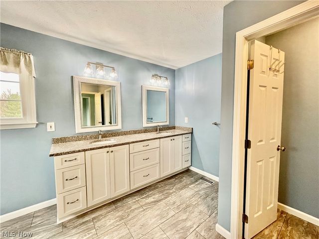 8820 Chaucer Boulevard, Broadview Heights, OH 44147