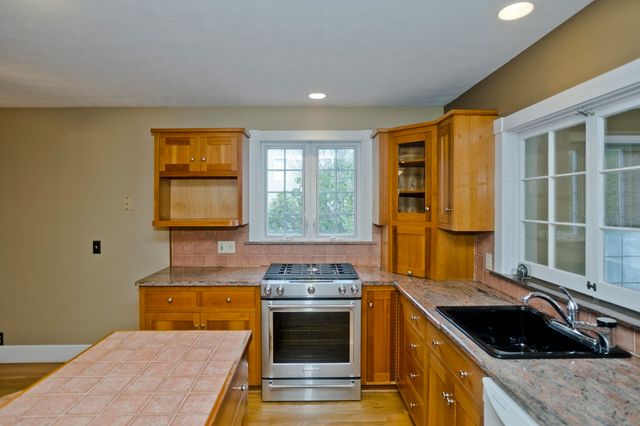 76 Somers Road, East Longmeadow, MA 01028