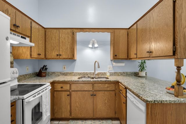 7654 12th Street N, Oakdale, MN 55128