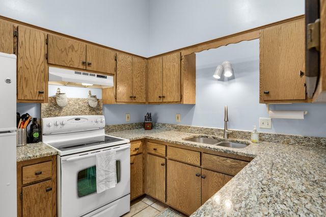 7654 12th Street N, Oakdale, MN 55128