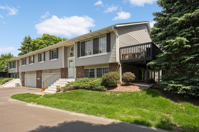 7654 12th Street N, Oakdale, MN 55128