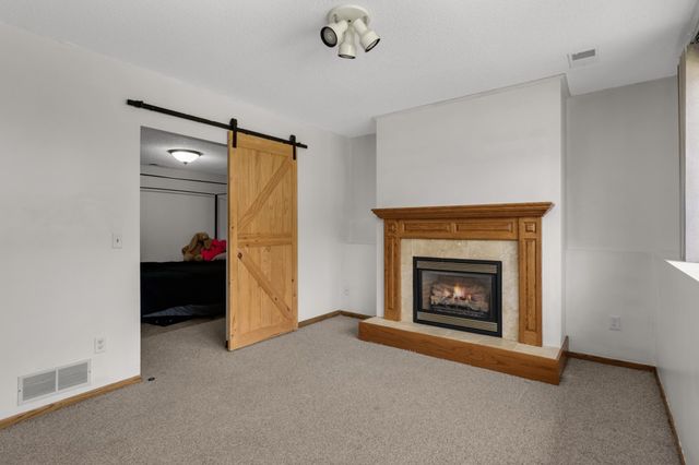 7654 12th Street N, Oakdale, MN 55128