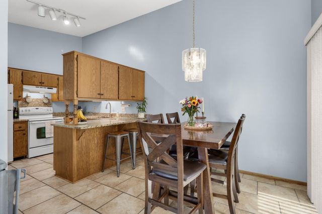 7654 12th Street N, Oakdale, MN 55128