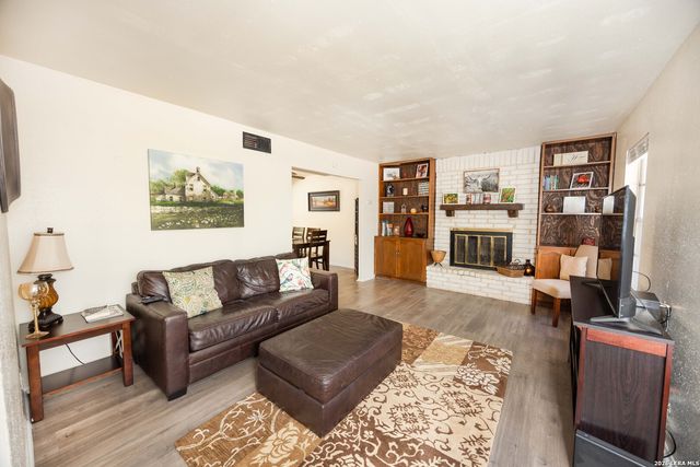 9623 Geronimo Oaks, San Antonio, TX 78254