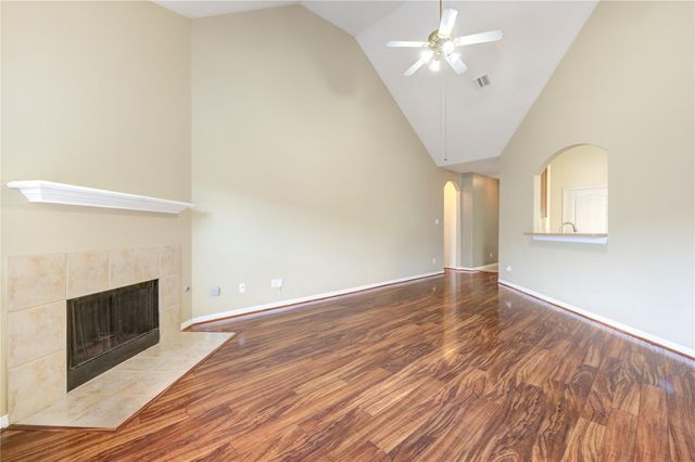 9227 Hidden Lake E, Magnolia, TX 77354