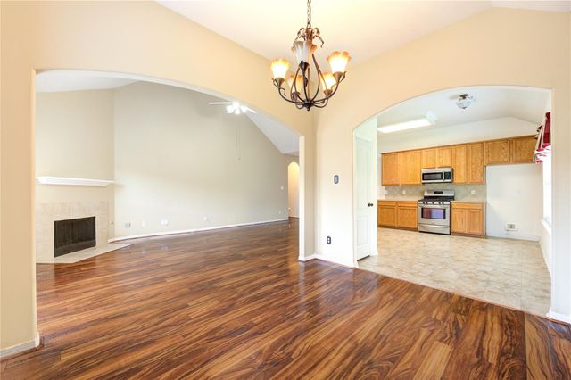 9227 Hidden Lake E, Magnolia, TX 77354
