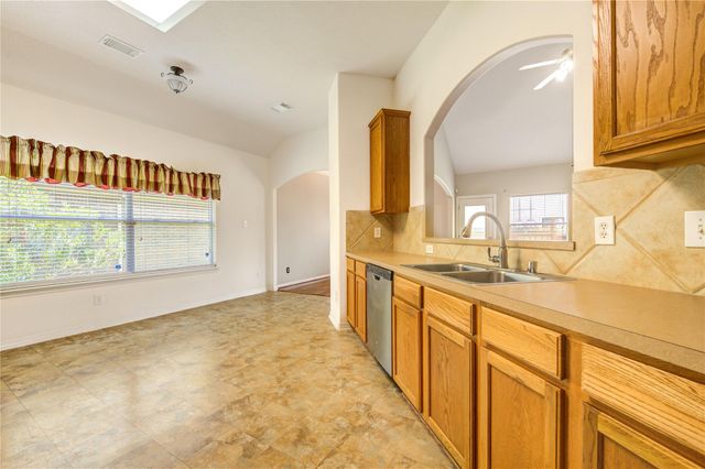 9227 Hidden Lake E, Magnolia, TX 77354