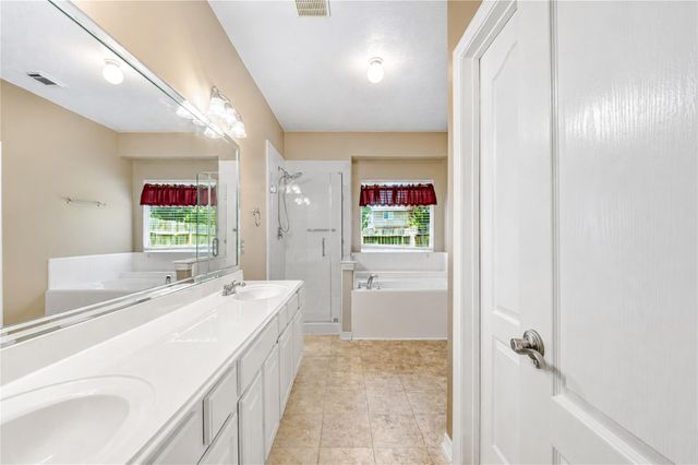 9227 Hidden Lake E, Magnolia, TX 77354