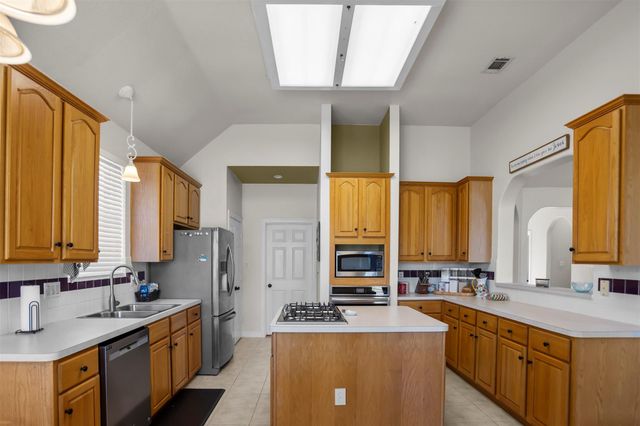 8015 Bayview Drive, Beach City, TX 77523