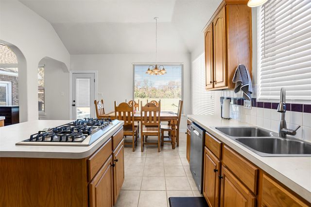 8015 Bayview Drive, Beach City, TX 77523