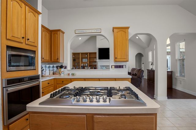 8015 Bayview Drive, Beach City, TX 77523