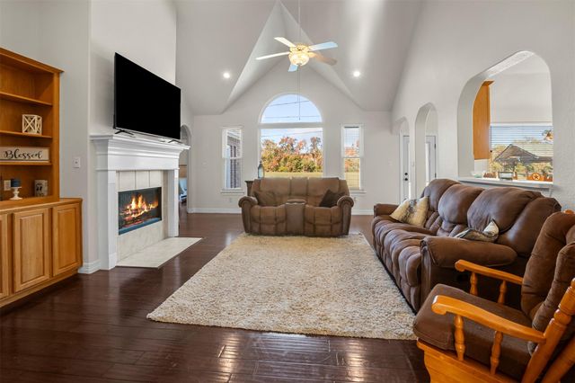 8015 Bayview Drive, Beach City, TX 77523