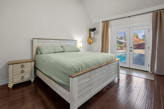 8015 Bayview Drive, Beach City, TX 77523