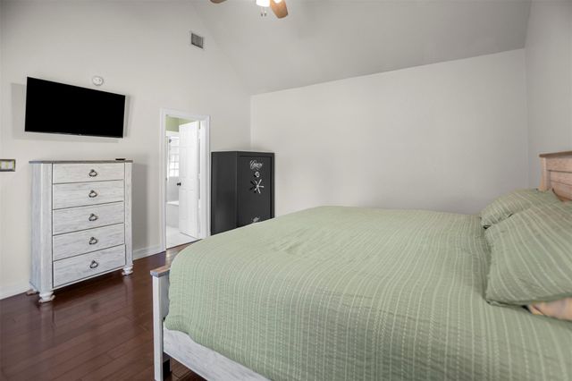 8015 Bayview Drive, Beach City, TX 77523