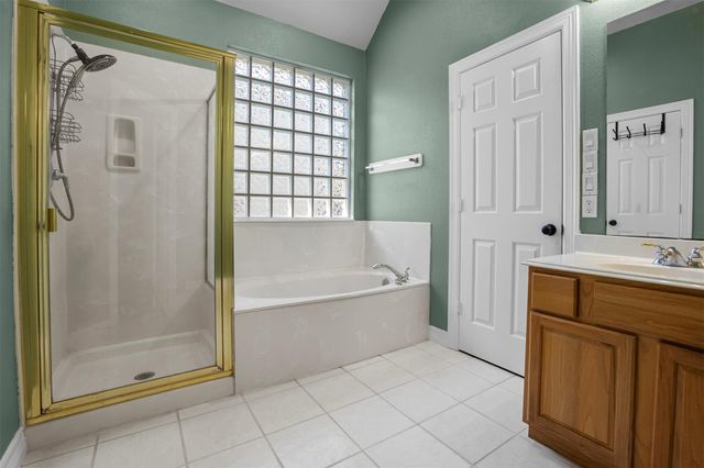 8015 Bayview Drive, Beach City, TX 77523