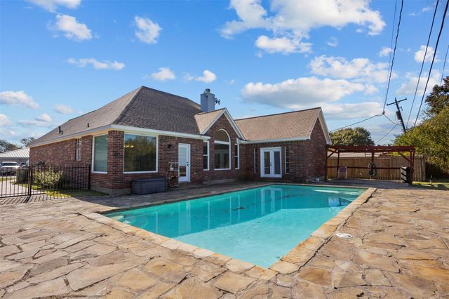 8015 Bayview Drive, Beach City, TX 77523