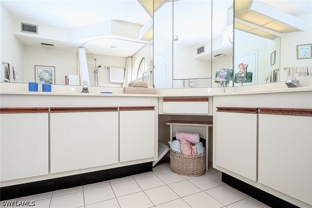 565 Beachwalk CIR T104, Naples, FL 34108