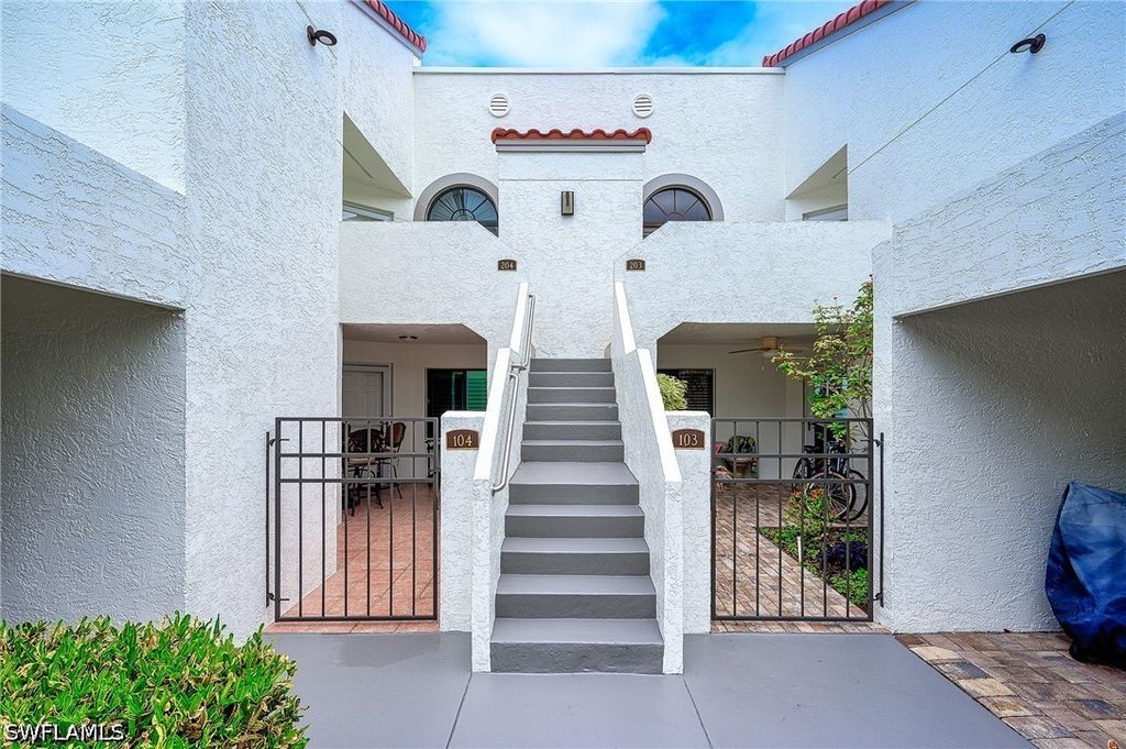 565 Beachwalk CIR T104, Naples, FL 34108