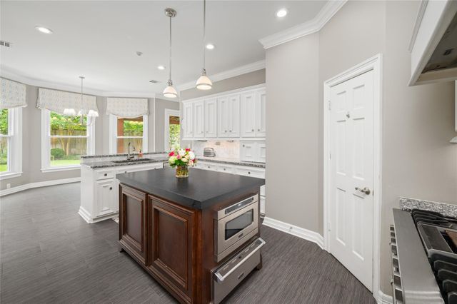 1 Ourlane Court, Houston, TX 77024