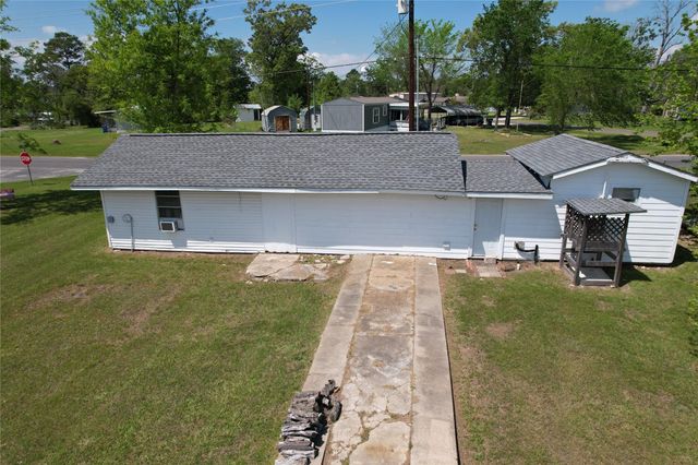 754 Yaupon Cove Drive, Onalaska, TX 77360