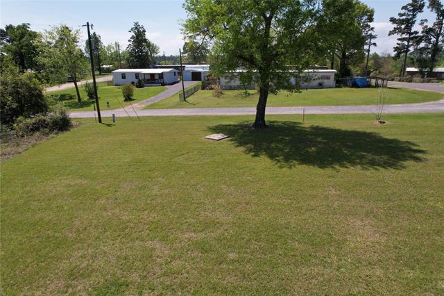 754 Yaupon Cove Drive, Onalaska, TX 77360