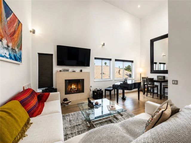 432 S Hamel Road 302, Los Angeles, CA 90048