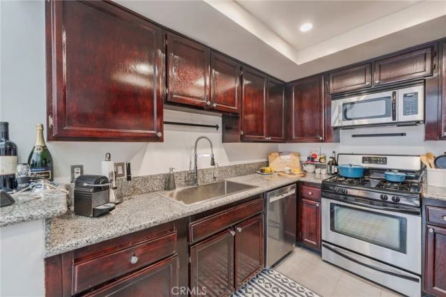 432 S Hamel Road 302, Los Angeles, CA 90048