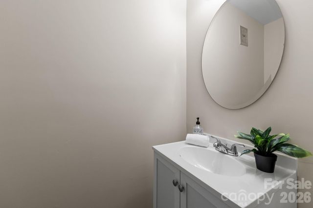 6435 Bridlewood Lane, Charlotte, NC 28215