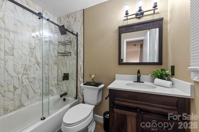 6435 Bridlewood Lane, Charlotte, NC 28215