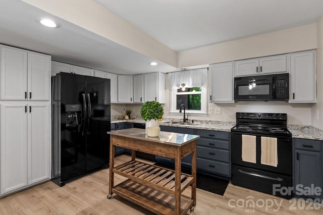 6435 Bridlewood Lane, Charlotte, NC 28215