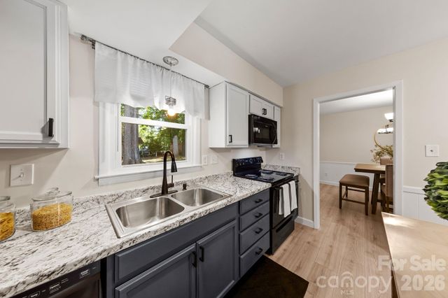 6435 Bridlewood Lane, Charlotte, NC 28215