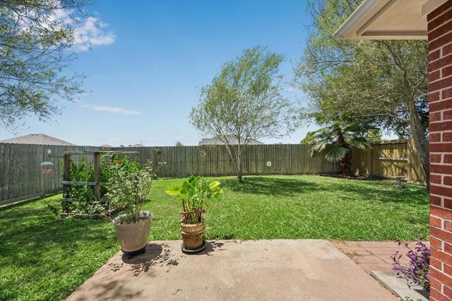 4341 Country Club Drive, Dickinson, TX 77539